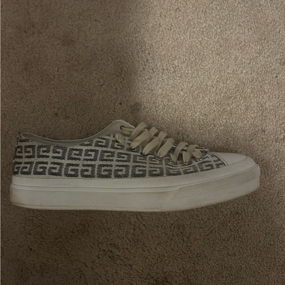 Givenchy 4G Sneeakers Sz 11